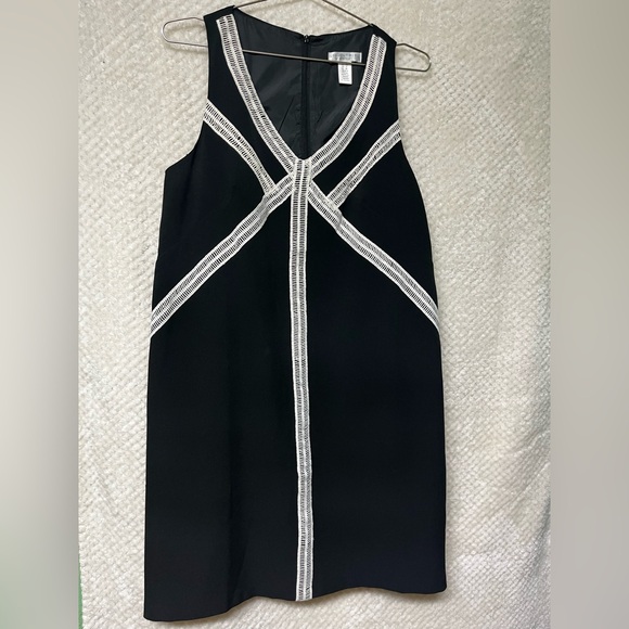 London Times Dress Black with White Accents V Neckline Work Dress Size 12P - Picture 3 of 9